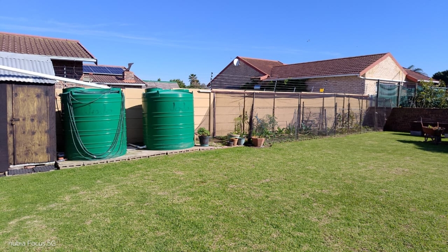3 Bedroom Property for Sale in Wavecrest Eastern Cape